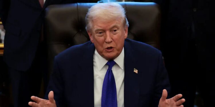 ΗΠΑ και Ιράν στο τραπέζι του διαλόγου την Παρασκευή: «Ο Χαμενεΐ θα πρέπει να ανησυχεί πολύ», λέει ο Τραμπ