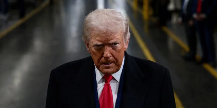 ΗΠΑ: Εργάτης της Ford αποκάλεσε «προστάτη παιδεραστών» τον Τραμπ και δεν απολύθηκε - Αναφερόταν στην υπόθεση Επστάιν