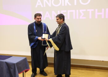 Επίτιμος διδάκτορας του ΕΑΠ ο Γιάννης Οικονομίδης