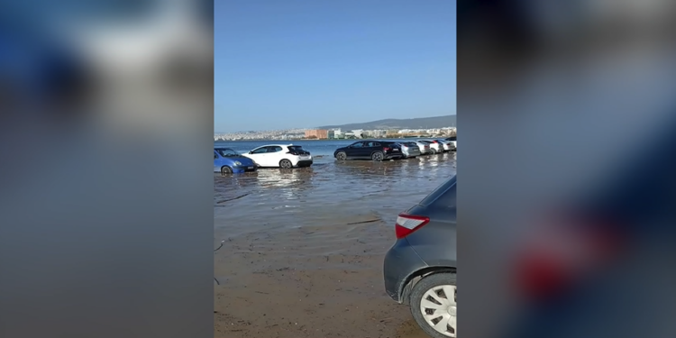 Κακοκαιρία: Κομμένοι δρόμοι και θάλασσα στη στεριά στη δυτική και βόρεια Ελλάδα