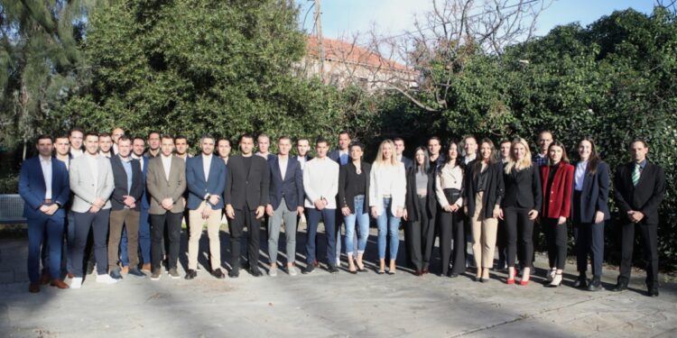 Η απονομή σημάτων στους διεθνείς αξιωματούχους διαιτησίας - www.ertsports.gr