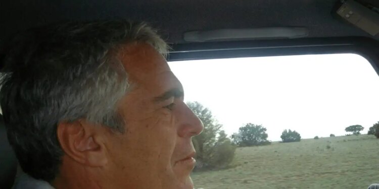 Τζέφρι Επστάιν: «Φουντώνουν» οι θεωρίες για δολοφονία - Η «πορτοκαλί σκιά» και το πιθανό σχέδιο εξόντωσης