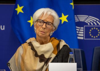 ΕΚΤ: Αμετάβλητα τα επιτόκια όσο ο πληθωρισμός κινείται στο 2%