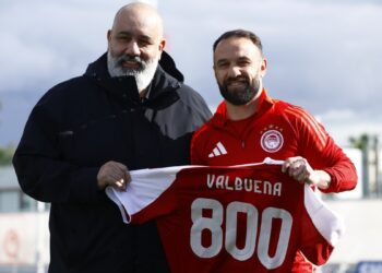 Τιμητική διάκριση στον Βαλμπουενά για τις 800 επαγγελματικές συμμετοχές - www.ertsports.gr