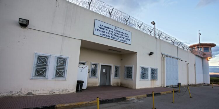 Φυλακές Δομοκού: Συνελήφθη ο αρχιφύλακας για συνέργεια στη δολοφονία του 43χρονου ισοβίτη - ertnews.gr