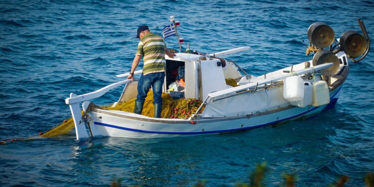 WWF: Γερνάνε οι ψαράδες στη Μεσόγειο και τη Μαύρη Θάλασσα, οι νέοι δεν μπαίνουν στο επάγγελμα