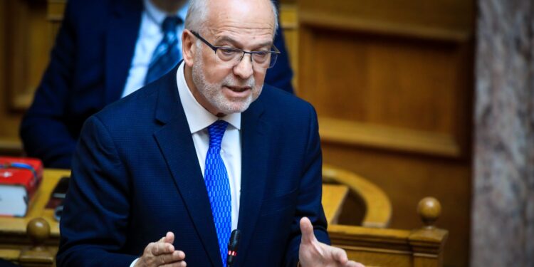 Τέμπη: «Εάν οι εξετάσεις που ζητούν οι συγγενείς δεν μπορούν να γίνουν στην Ελλάδα, θα ζητηθεί η συνδρομή των ξένων εργαστηρίων», λέει ο Φλωρίδης