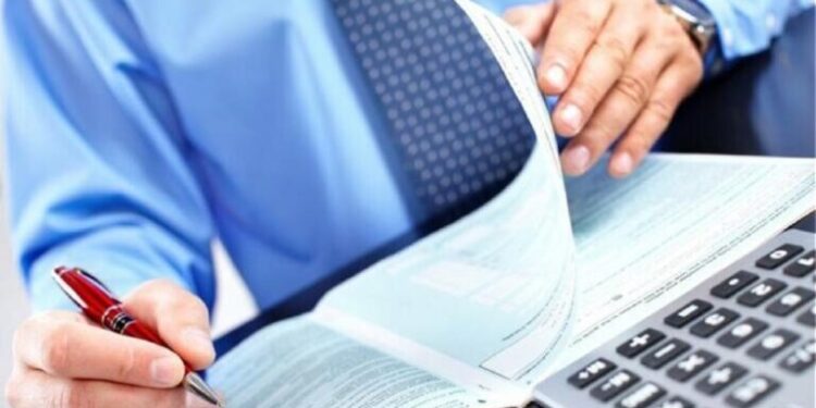 Ελεύθεροι επαγγελματίες: Με αλλαγές και  «κλειδωμένες» δαπάνες το έντυπο Ε3 – Για ποιους έρχεται «φουσκωμένος» φορολογαριασμός