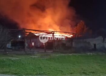 Θεσσαλονίκη: Φωτιά σε εγκαταλελειμμένο κτήριο στο πρώην στρατόπεδο Κόδρα