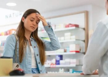 Στο φαρμακείο της γειτονιάς αναζητούν όλα τα ακριβά φάρμακα οι ασθενείς με σοβαρές παθήσεις