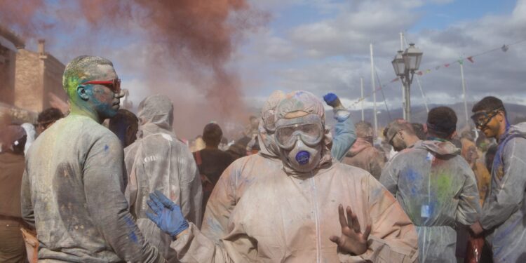 Παρακολουθήστε live το αλευρομουτζούρωμα στο Γαλαξίδι