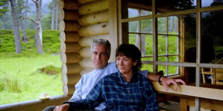 Τζέφρι Επστάιν: Η Γκισλέιν Μάξγουελ καταθέτει ενώπιον επιτροπής της Βουλής, θα επικαλεσθεί το δικαίωμα στη σιωπή