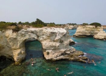 Ιταλία: Κατέρρευσε από την κακοκαιρία η διάσημη «Αψίδα των Εραστών» ανήμερα του Αγίου Βαλεντίνου