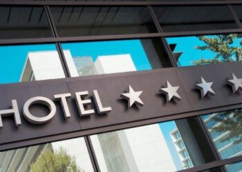 Aπεργούν σήμερα οι εργαζόμενοι σε επισιτισμό και τουρισμό – Θα συγκεντρωθούν στις 11πμ έξω από το Υπουργείο Εργασίας