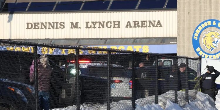 ΗΠΑ: Ένοπλη επίθεση σε αγώνα χόκεϊ νέων στο Ρόουντ Άιλαντ - 3 νεκροί ανάμεσά τους και ο δράστης
