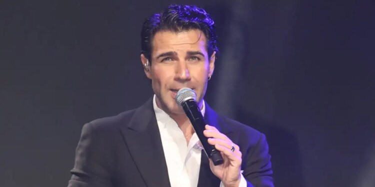 Όταν έβγαινα να τραγουδήσω, έκλεινε η φωνή μου