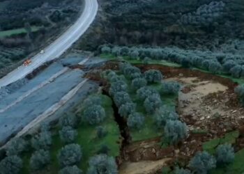Κλειστή η Ιόνια Οδός από Άρτα μέχρι Αμφιλοχία μετά την κατολίσθηση: Σχεδόν 200.000 κυβικά μέτρα το μέγεθός της λέει ο Λέκκας στο ΕΡΤnews