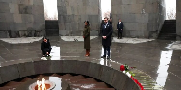 Ο Τζέι Ντι Βανς στο Μνημείο της Γενοκτονίας των Αρμενίων: Η συμβολική επίσκεψη και τα μηνύματα προς την Άγκυρα