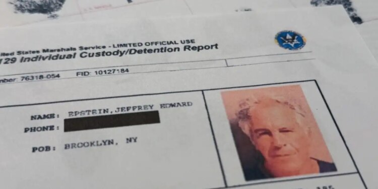 Ο Τζέφρι Επστάιν και ο Στιβ Μπάνον έστηναν συνωμοσία για να ρίξουν τον πάπα Φραγκίσκο