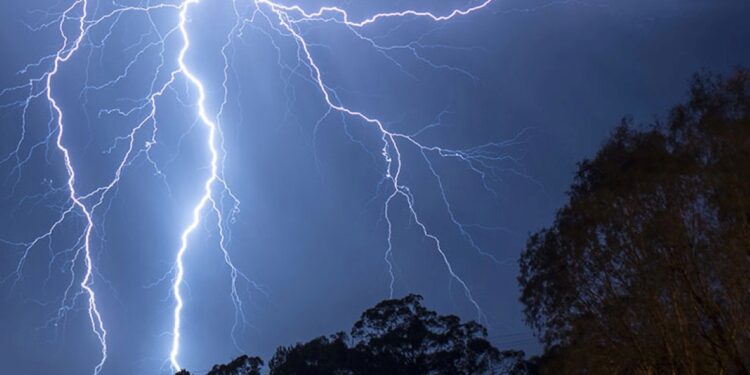 Iσχυρές καταιγίδες αναμένονται τις επόμενες ώρες – Ποιες περιοχές θα βρεθούν στο επίκεντρο της κακοκαιρίας