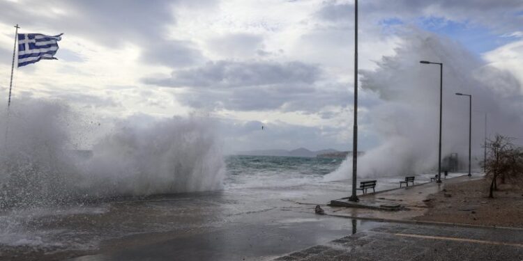 Καιρός: Άστατος με βροχές και ισχυρούς ανέμους – Πού θα είναι πιο έντονα τα φαινόμενα
