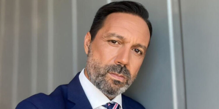Γιώργος Κακούσης: «Με νόμιμη αιτία, διαφανείς και ελέγξιμες οι συναλλαγές μου» – Αναστέλλει τη δημοσιογραφική του δραστηριότητα έως τη διαλεύκανση της υπόθεσης