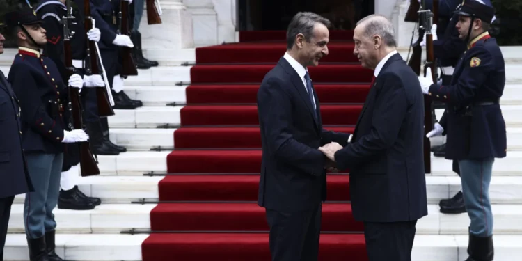 Συνάντηση Μητσοτάκη – Ερντογάν: Τι επισημαίνουν αναλυτές στο ΕΡΤnews