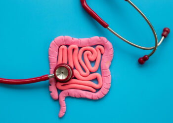 Το σύμπτωμα που αγνόησε ο James Van Der Beek και αποδείχθηκε καρκίνος του εντέρου