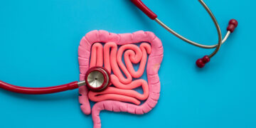 Το σύμπτωμα που αγνόησε ο James Van Der Beek και αποδείχθηκε καρκίνος του εντέρου