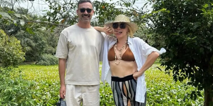 Η Σμαράγδα Καρύδη και ο Γιώργος Καπουτζίδης στη Σρι Λάνκα