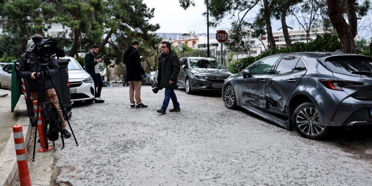 Ποινική δίωξη για δύο πλημμελήματα στην 36χρονη τραγουδίστρια που παρέσυρε οχήματα στο Κολωνάκι