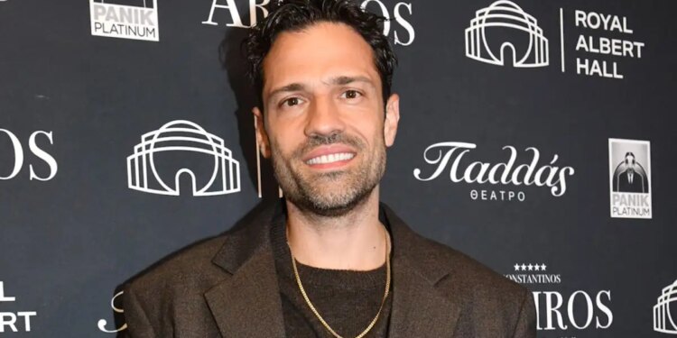 Η στιγμή που ο Κωνσταντίνος Αργυρός χαλαρώνει μόνος μέσα σε μία σάουνα