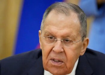 Επίθεση Λαβρόφ σε Ζελένσκι: Βάζει την πολιτική του καριέρα πάνω από μια συμφωνία ειρήνης για την Ουκρανία