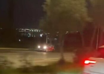 Λεωφόρος Σχιστού: Οδηγός κινήθηκε για 1,5 χιλιόμετρο με την όπισθεν στη ΛΕΑ για να αποφύγει την κίνηση