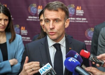 Μακρόν για Τεχνητή Νοημοσύνη: Η Ευρώπη προτείνει «τρίτο δρόμο» απέναντι σε ΗΠΑ, Κίνα και Big Tech