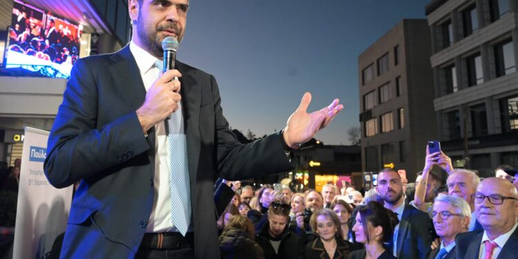 Ο Παύλος Μαρινάκης εγκαινίασε το πολιτικό του γραφείο