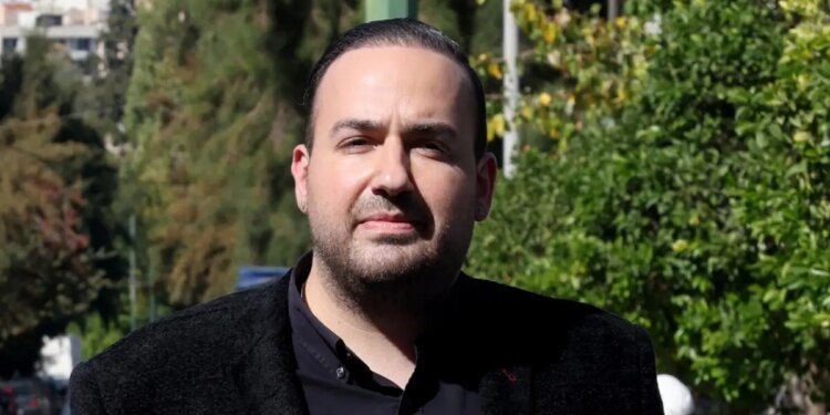 Δεν του επέβαλε κάποιος να τραγουδήσει Μαζωνάκη