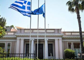 Κυβερνητικές πηγές: Το ΠΑΣΟΚ είτε θα εντοπίσει και θα μας πει το σημείο που δήθεν ο Π. Μαρινάκης επαίνεσε την κ. Αλεξοπούλου είτε θα απολογηθεί δημόσια