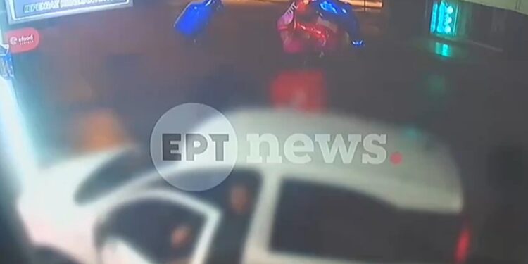 Ηράκλειο: Tσακώθηκε με ιδιοκτήτρια μίνι μάρκετ για ένα σάντουιτς και εισέβαλε με το αυτοκίνητo από την τζαμαρία