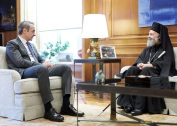 Μητσοτάκης σε Αρχιεπίσκοπο Αυστραλίας: Μεγάλη κατάκτηση η επιστολική ψήφος των ομογενών