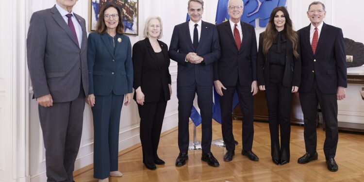 Συνάντηση Μητσοτάκη με αντιπροσωπεία του αμερικανικού Κογκρέσου: «Οι σχέσεις Ελλάδας - ΗΠΑ βρίσκονται στο υψηλότερο επίπεδο όλων των εποχών»