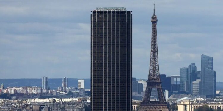 Συναγερμός στο Παρίσι: Απειλητικά mails για βόμβες σε κεντρικά σημεία - Εκκενώνεται ο Πύργος Μονπαρνάς