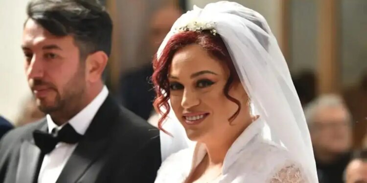 Η Μπάγια Αντωνοπούλου παντρεύτηκε τον Νίκο Κώτση, λίγο πριν γίνουν γονείς για πρώτη φορά