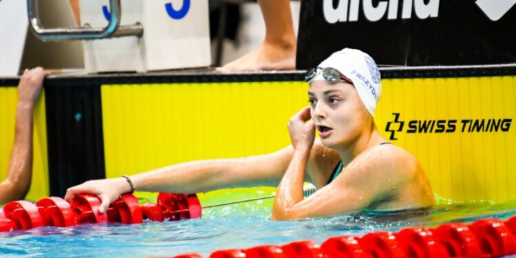 Νεφέλη Μπιλανάκου: Ζωγραφίζει έξω και μέσα στην πισίνα… - www.ertsports.gr