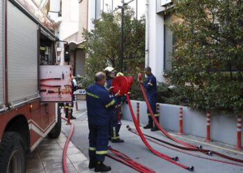 Καπνοί σε σούπερ μάρκετ στη Νέα Ιωνία – Στο σημείο η Πυροσβεστική