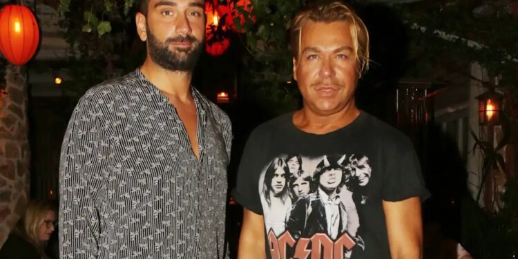 Πριν από 12 χρόνια είχαμε βρεθεί σε ένα αποκριάτικο πάρτι