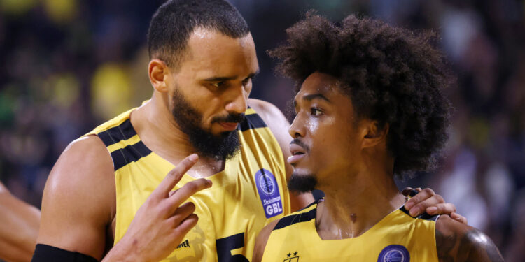 Τα δίνει όλα ο Άρης στην Ρουμανία για την πρόκριση απέναντι στην Κλουζ - www.ertsports.gr