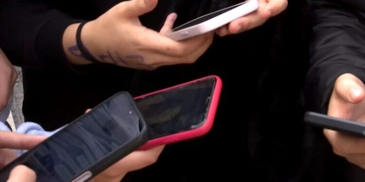 Ι. Πήτας στο ΕΡΤnews Radio 105,8: Τα κοινωνικά μέσα λειτουργούν στον εγκέφαλο με παρόμοιο τρόπο όπως το αλκοόλ, τα ναρκωτικά ή το τσιγάρο