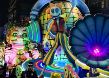 Πάτρα: Άνοιξε η αυλαία για το τριήμερο κορύφωσης του Καρναβαλιού