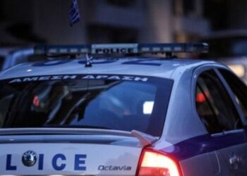 Καταδίωξη στο Αιγάλεω: 21χρονος συνελήφθη μετά από τρελή πορεία και πρόσκρουση σε κατάστημα